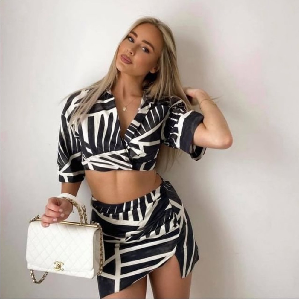 Zara blogger fav mini print skirt